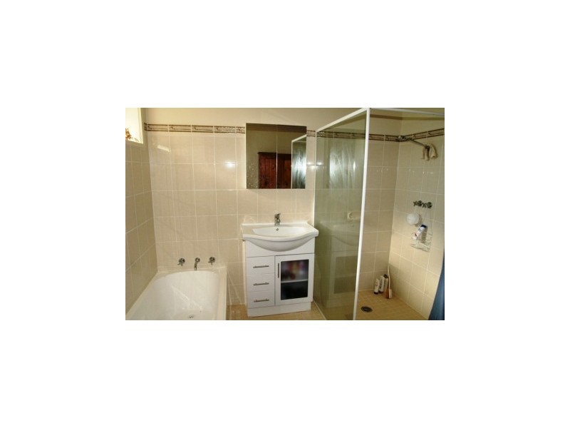 126 Sturt Street, Howlong NSW 2643