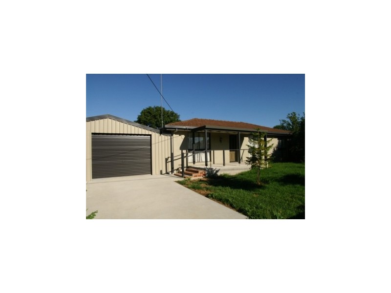 126 Sturt Street, Howlong NSW 2643