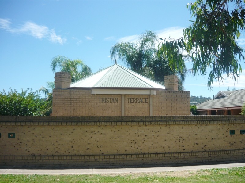 7/14 Tristan Court, Lavington NSW 2641