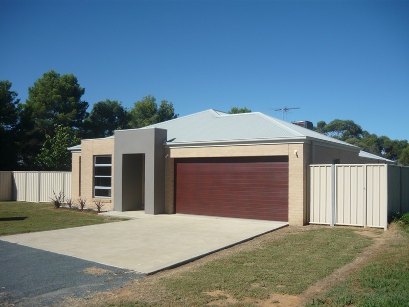 17 Jacob Street, Burrumbuttock NSW 2642