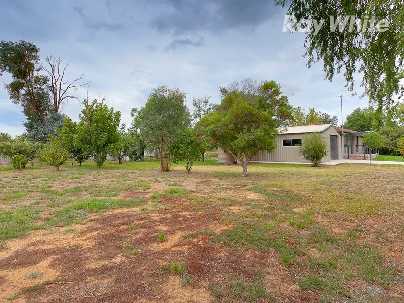 126 Sturt Street, Howlong NSW 2643