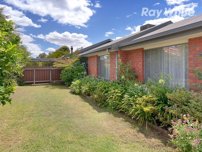 92  Hammer Street, Howlong NSW 2643