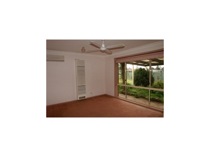 42 Larmer Street, Howlong NSW 2643