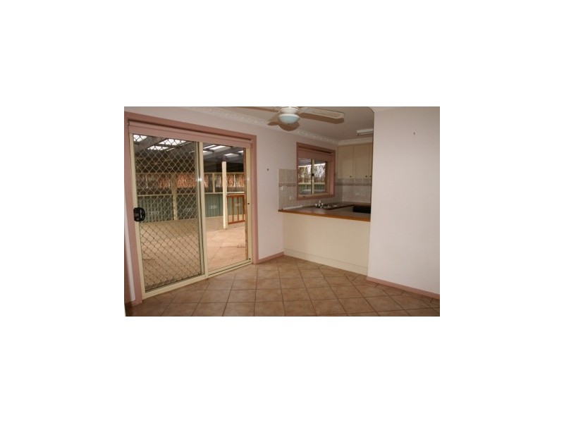 42 Larmer Street, Howlong NSW 2643