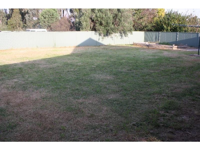 42 Larmer Street, Howlong NSW 2643