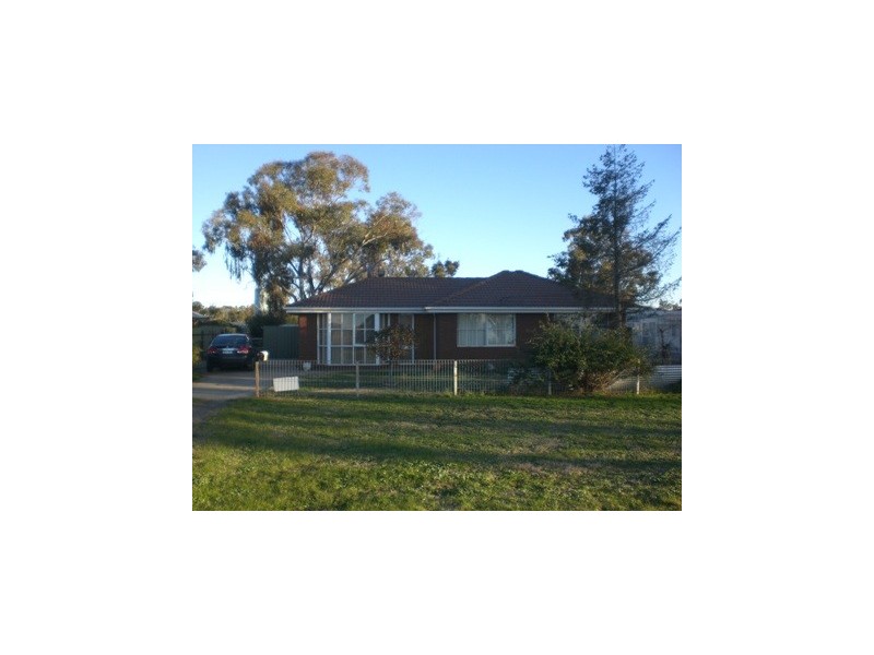 152 Jude Street, Howlong NSW 2643