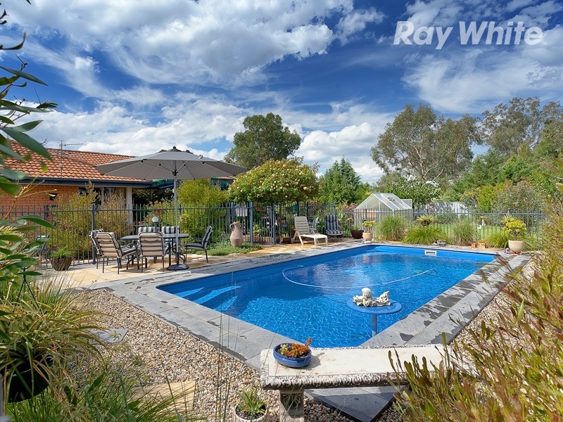 92 Larmer Street, Howlong NSW 2643