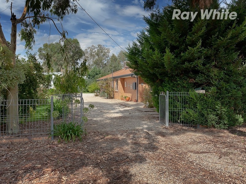 92 Larmer Street, Howlong NSW 2643