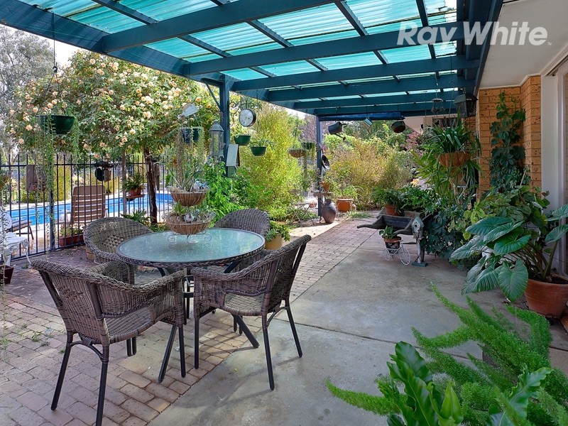 92 Larmer Street, Howlong NSW 2643