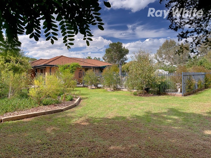 92 Larmer Street, Howlong NSW 2643
