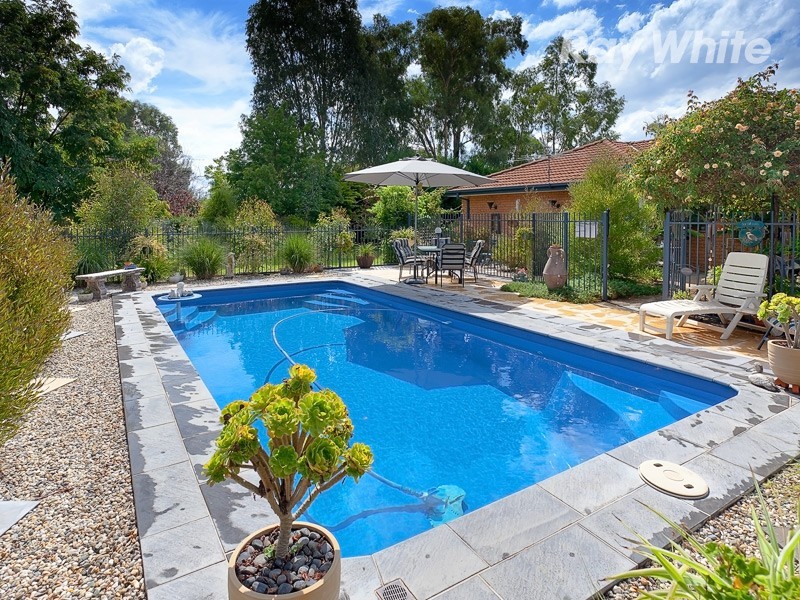 92 Larmer Street, Howlong NSW 2643