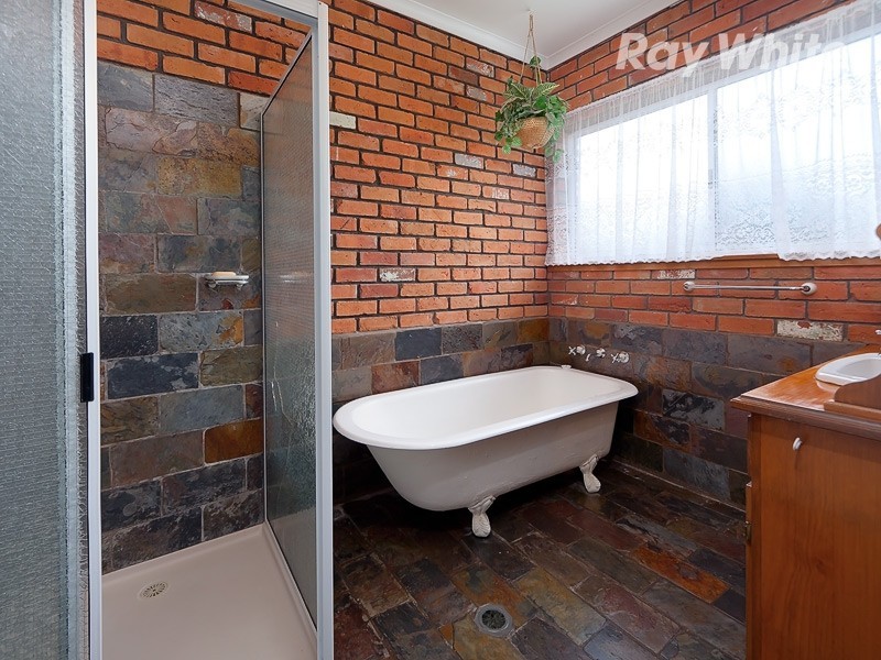 1 Beer Court, Howlong NSW 2643