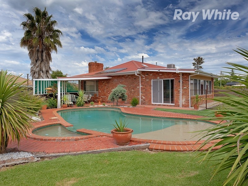 1 Beer Court, Howlong NSW 2643