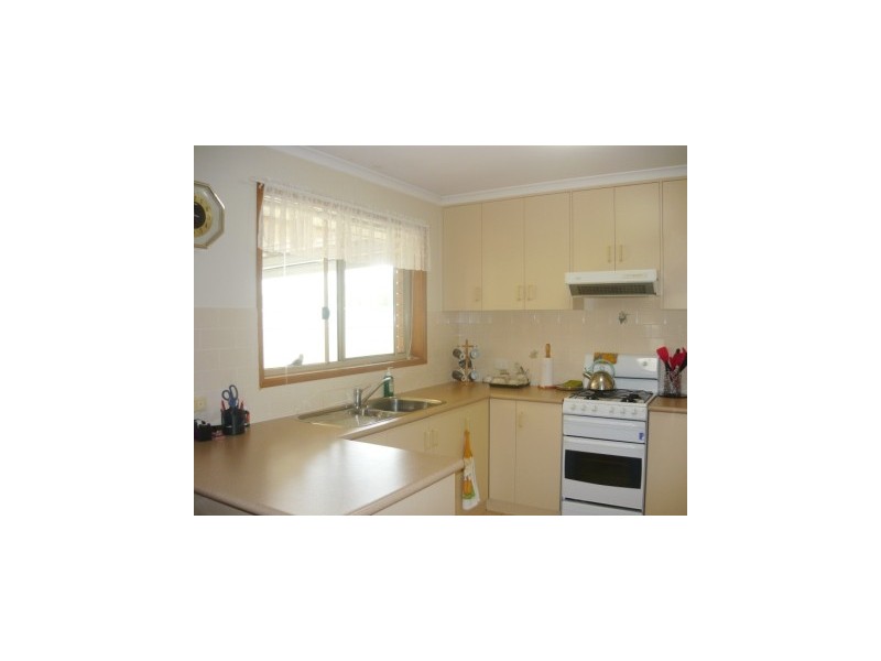 9/381 Dick Road, Lavington NSW 2641