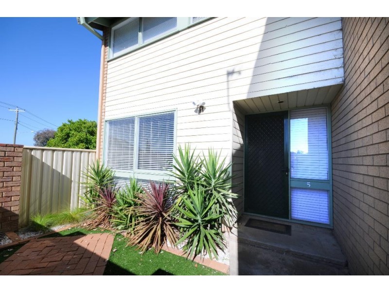 5/429 Griffith Road, Lavington NSW 2641