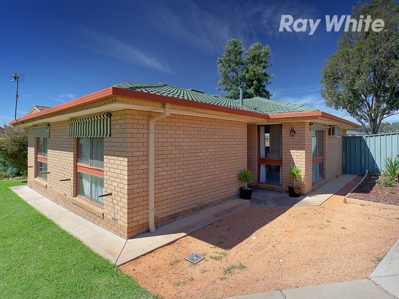 4 Budginigi Place, Thurgoona NSW 2640