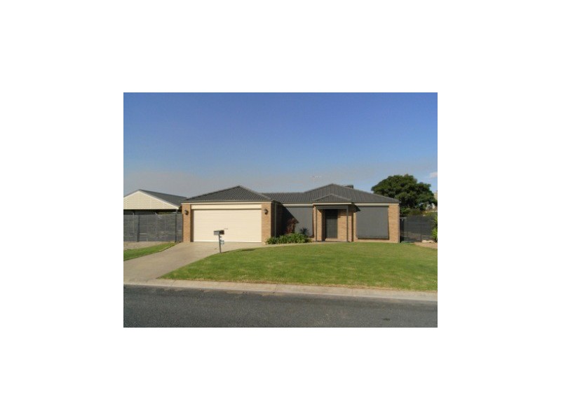 6 Lions Place, Culcairn NSW 2660