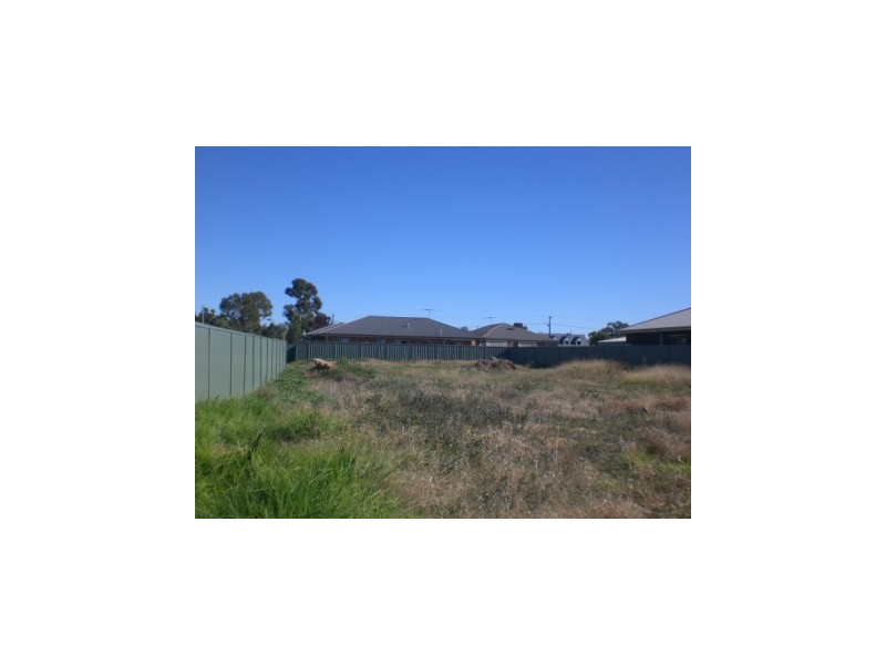 8 Emily Court, Howlong NSW 2643