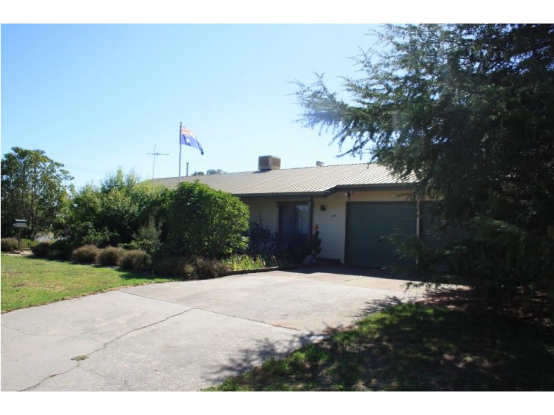 140 Hume Street, Howlong NSW 2643