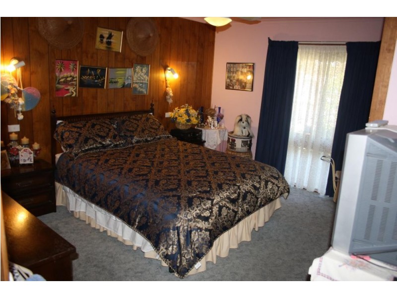 140 Hume Street, Howlong NSW 2643