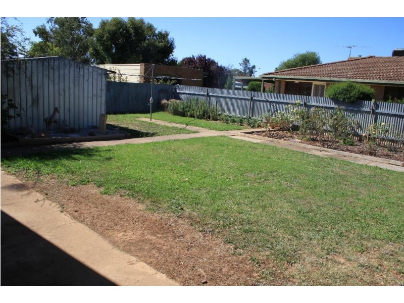 140 Hume Street, Howlong NSW 2643