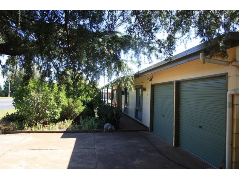 140 Hume Street, Howlong NSW 2643