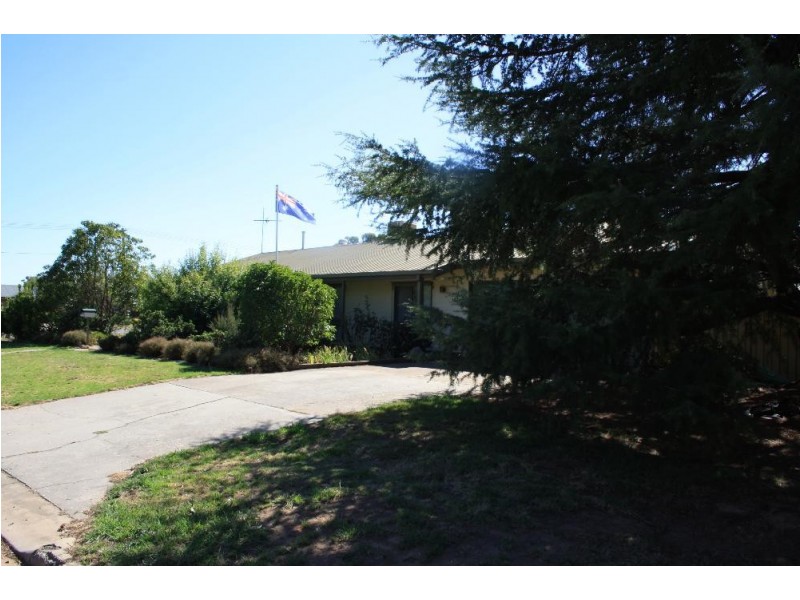140 Hume Street, Howlong NSW 2643