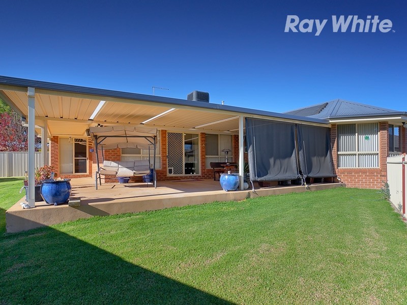 69 Dunne Crescent, Thurgoona NSW 2640