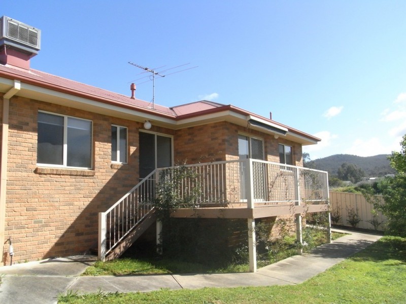 8 Chatterton Place, West Albury NSW 2640