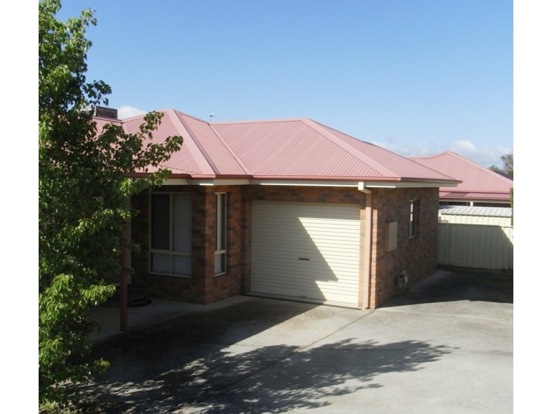 8 Chatterton Place, West Albury NSW 2640