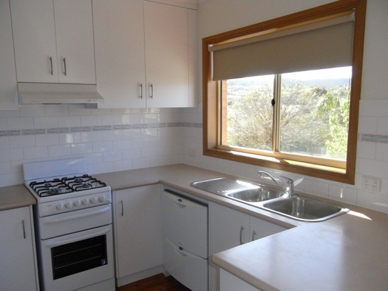 8 Chatterton Place, West Albury NSW 2640