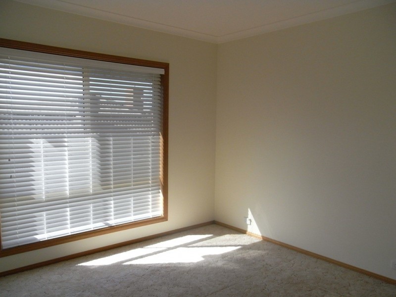 8 Chatterton Place, West Albury NSW 2640