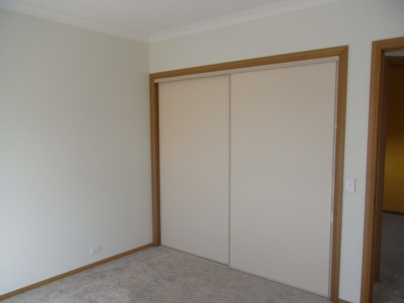 8 Chatterton Place, West Albury NSW 2640