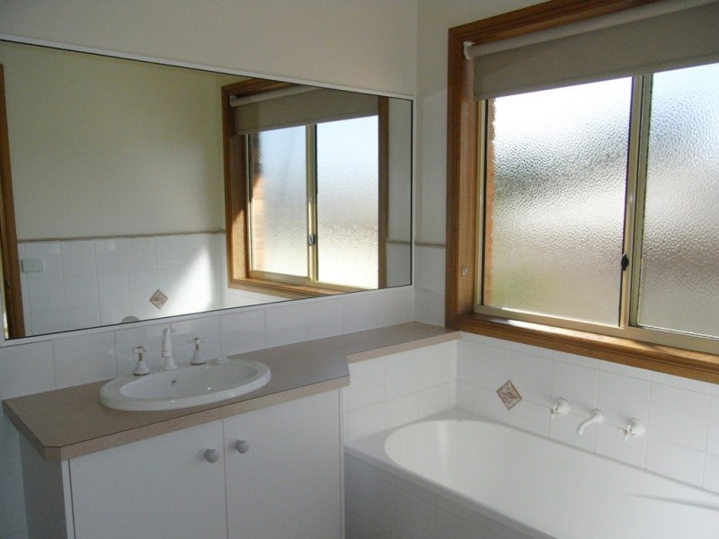 8 Chatterton Place, West Albury NSW 2640