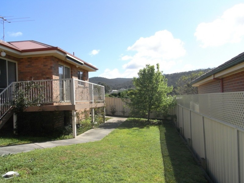 8 Chatterton Place, West Albury NSW 2640