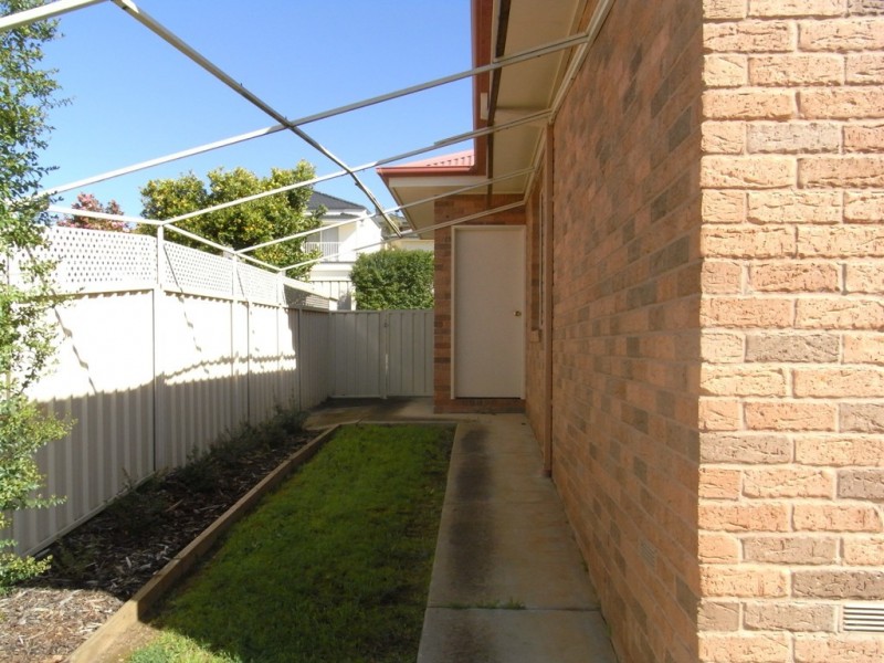 8 Chatterton Place, West Albury NSW 2640