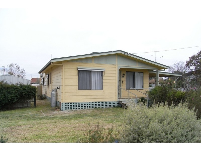 10 Elizabeth Street, Culcairn NSW 2660