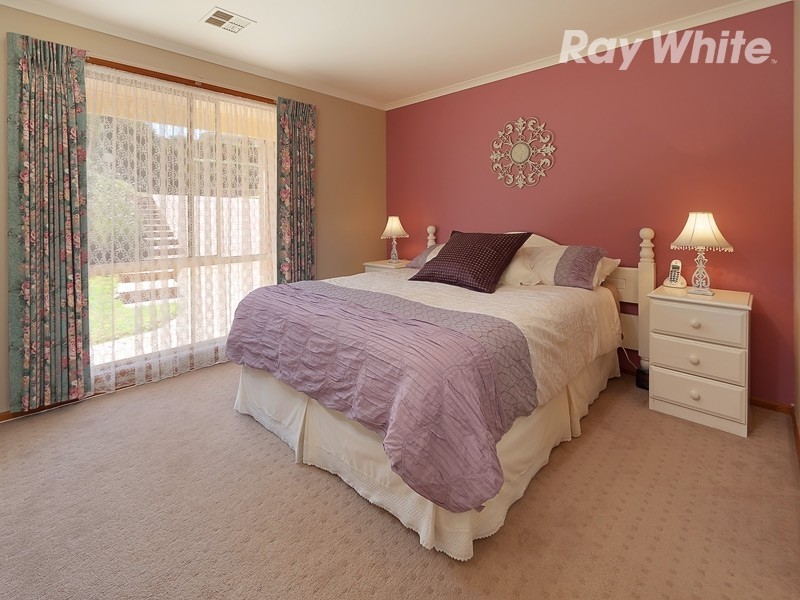 11 Doulton Drive, West Albury NSW 2640