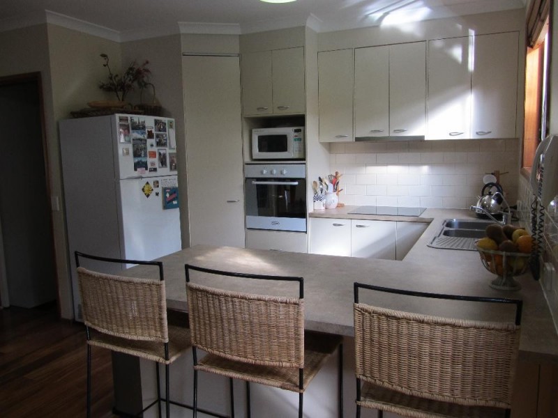 11 Doulton Drive, West Albury NSW 2640