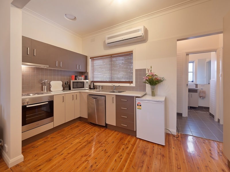1/393 Griffith Road, Lavington NSW 2641