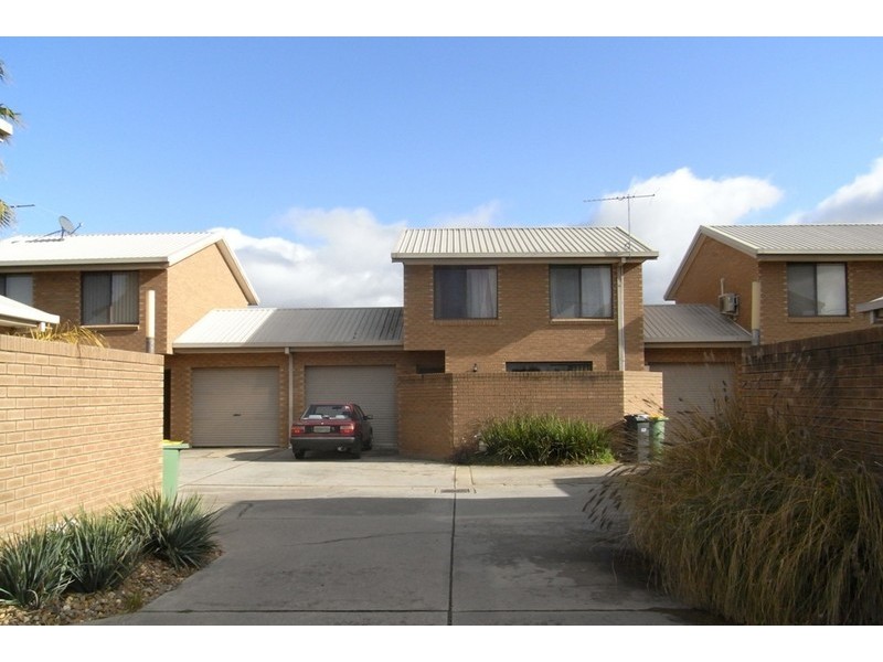 4/411 Bevan Street, Lavington NSW 2641