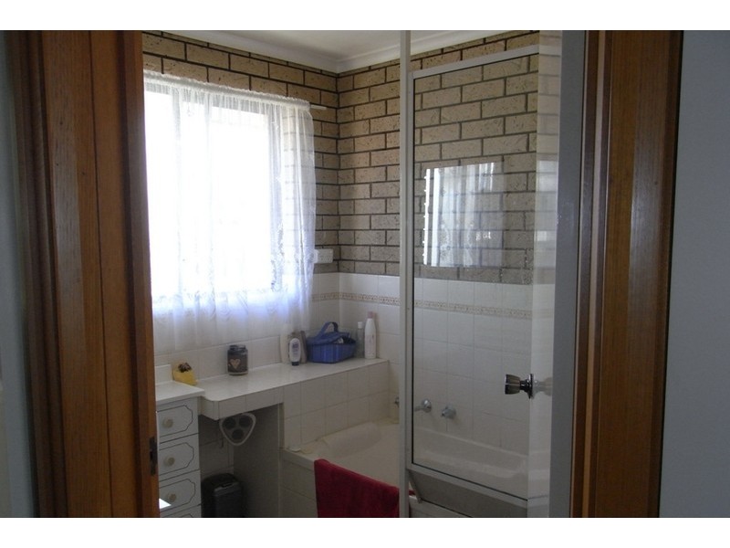 4/411 Bevan Street, Lavington NSW 2641