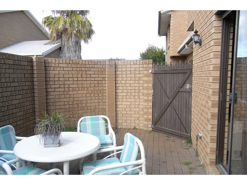 4/411 Bevan Street, Lavington NSW 2641