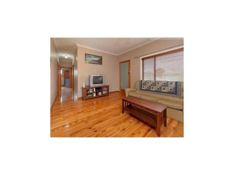 398 Eden Street, Lavington NSW 2641