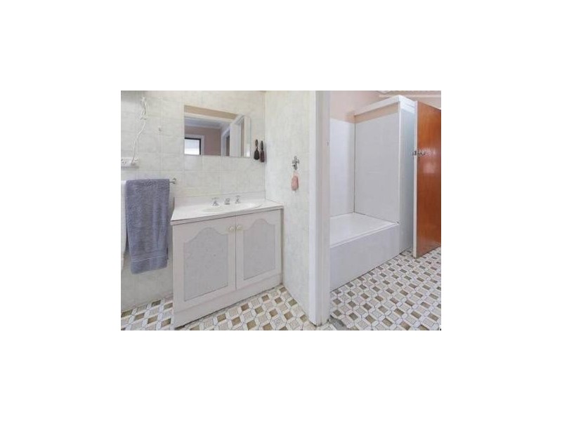 398 Eden Street, Lavington NSW 2641