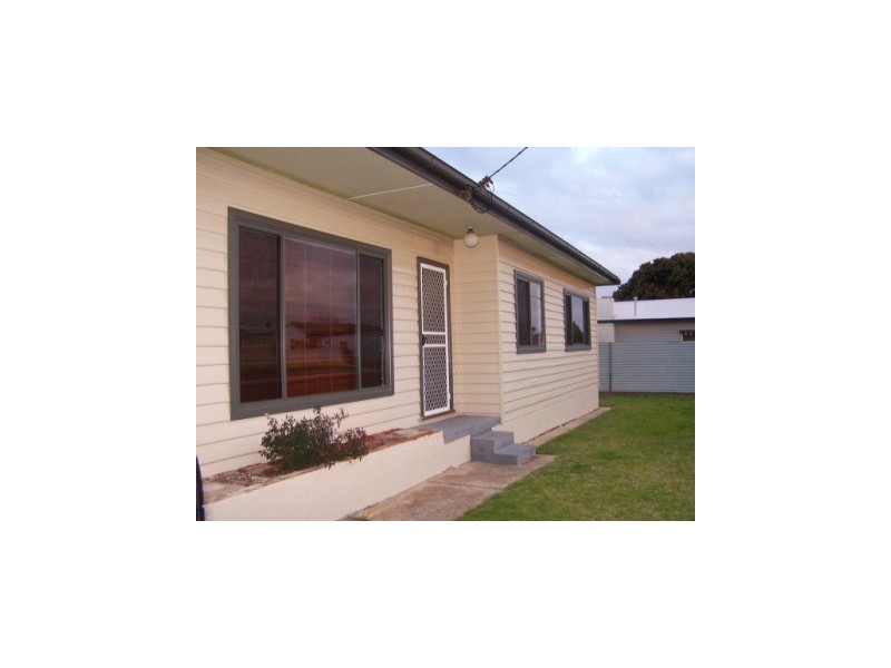 398 Eden Street, Lavington NSW 2641