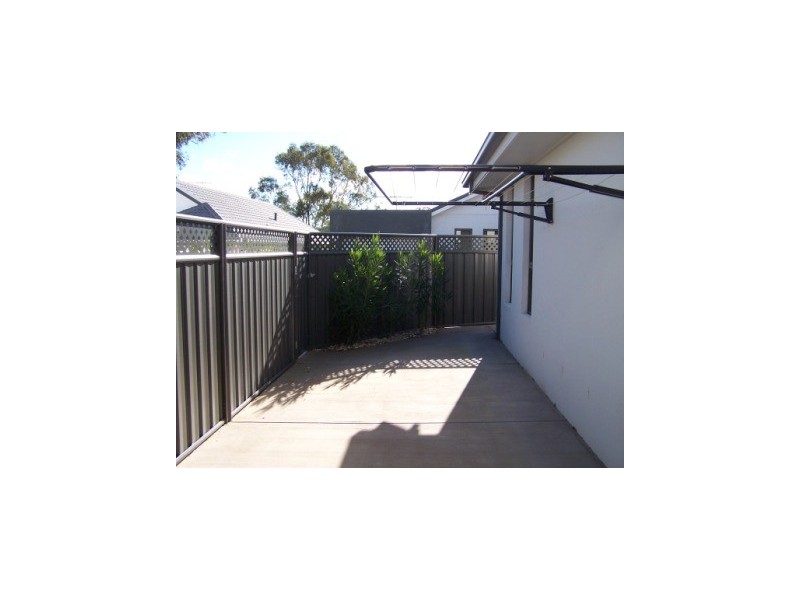 39 Kurrajong Crescent, West Albury NSW 2640