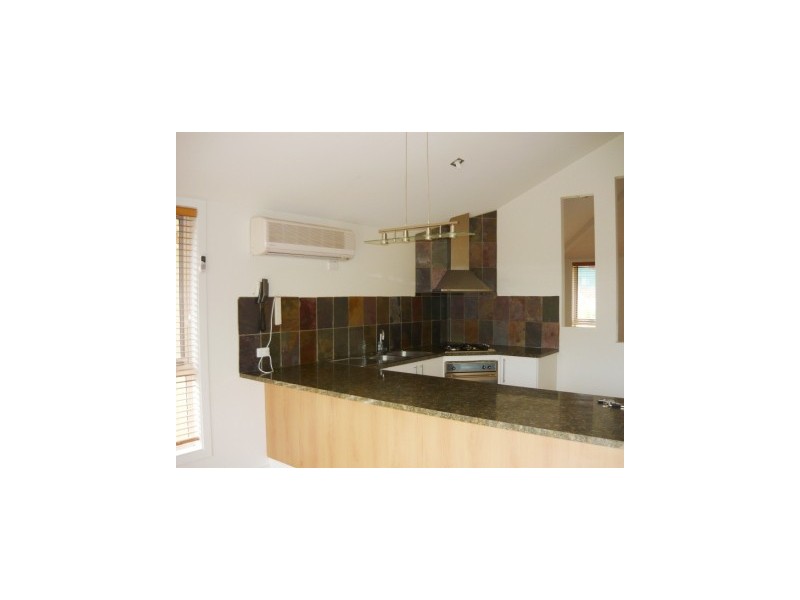 43 Kurrajong Crescent, West Albury NSW 2640