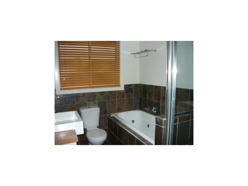 43 Kurrajong Crescent, West Albury NSW 2640