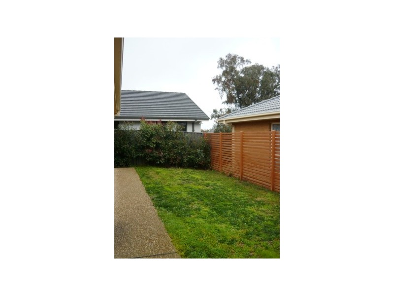 43 Kurrajong Crescent, West Albury NSW 2640